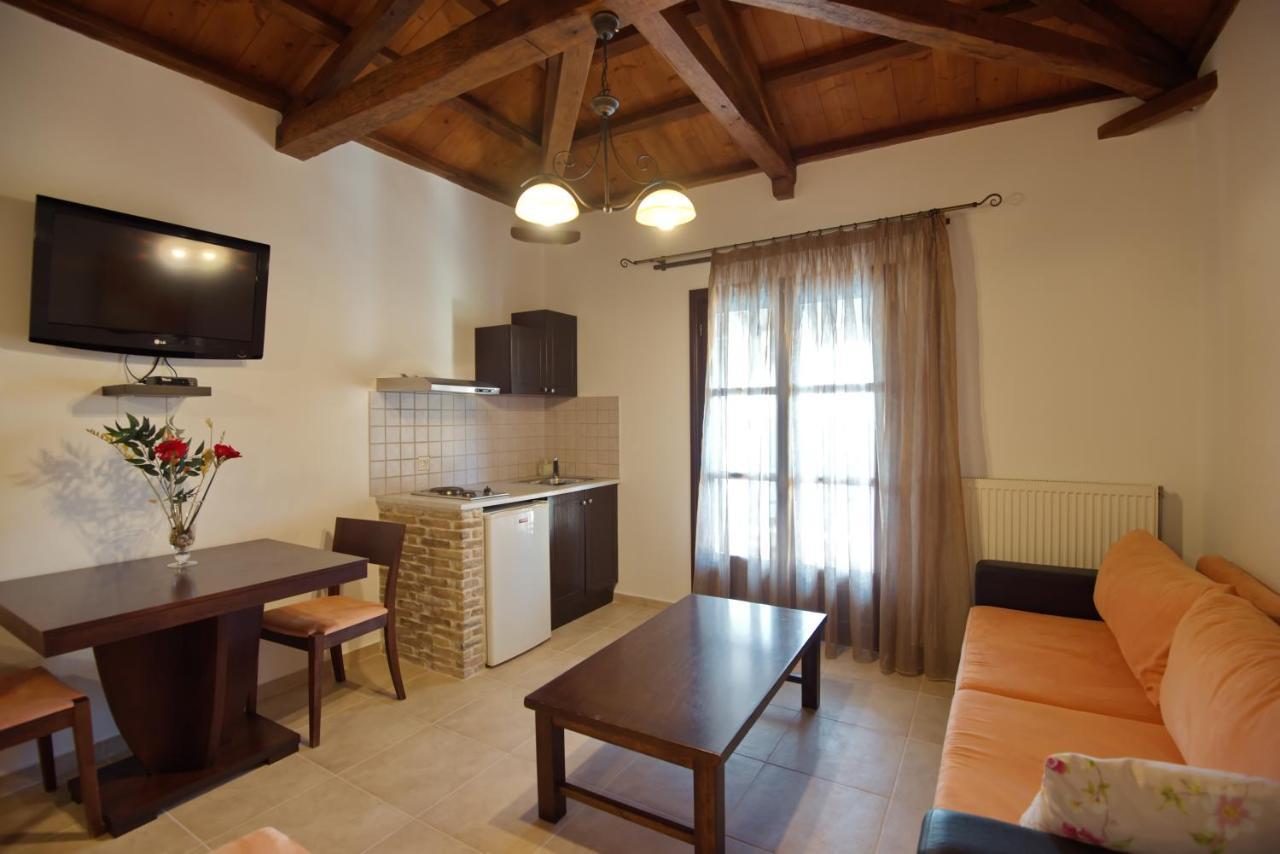 Yalis Hotel Votsi  Bagian luar foto