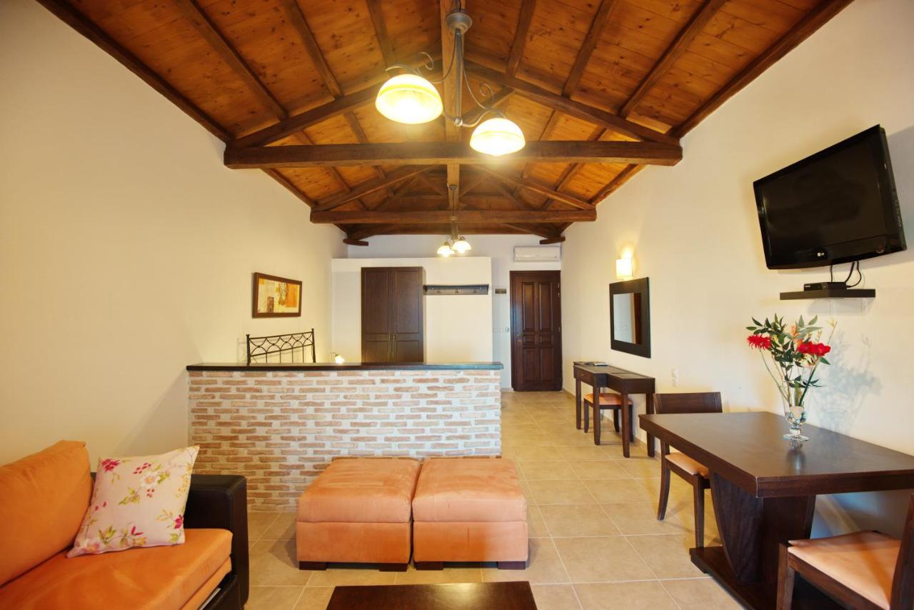 Yalis Hotel Votsi  Bagian luar foto
