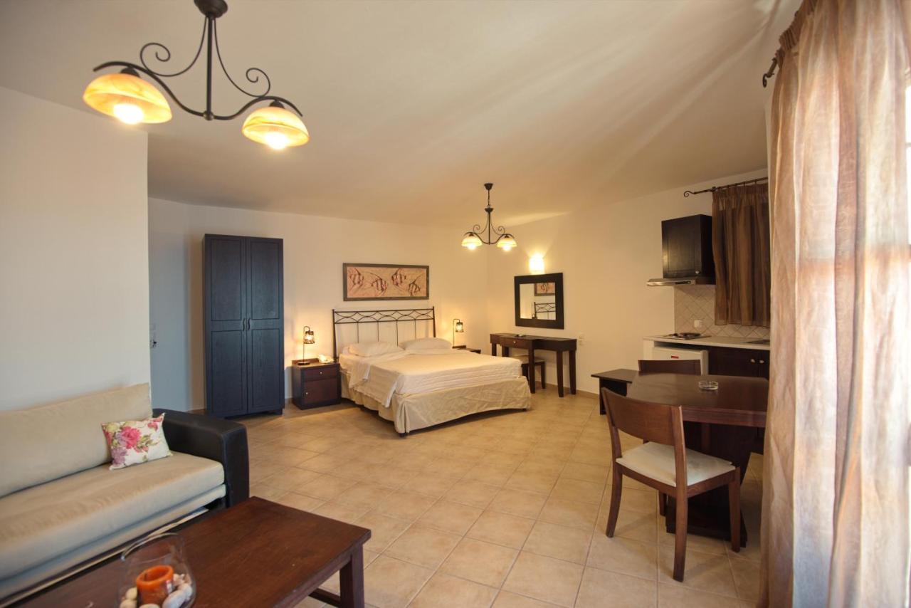 Yalis Hotel Votsi  Bagian luar foto