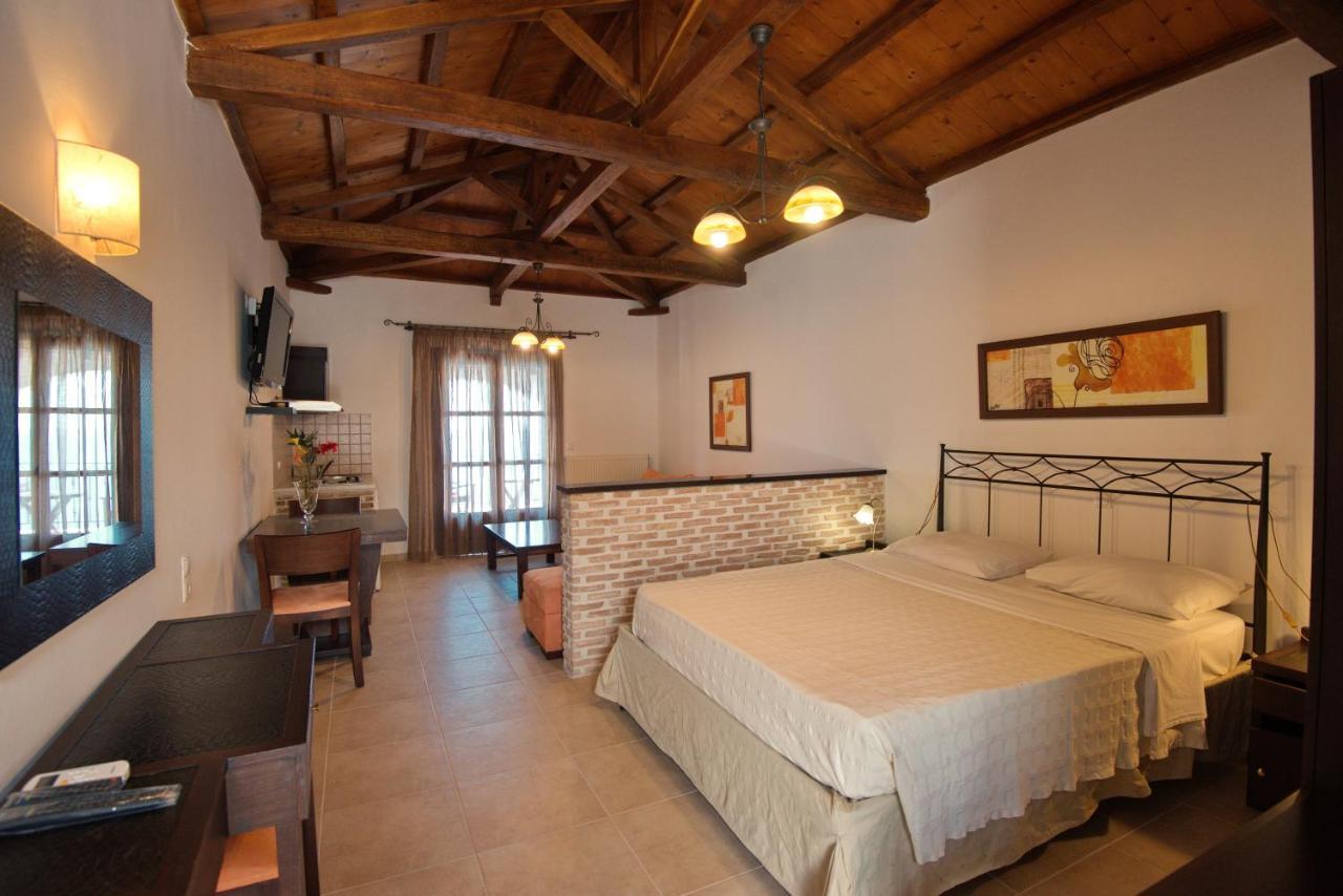 Yalis Hotel Votsi  Bagian luar foto