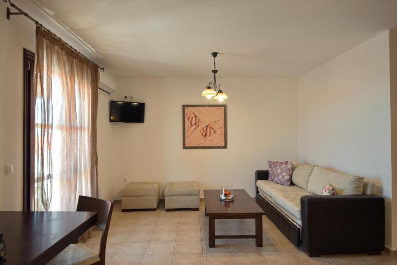 Yalis Hotel Votsi  Bagian luar foto